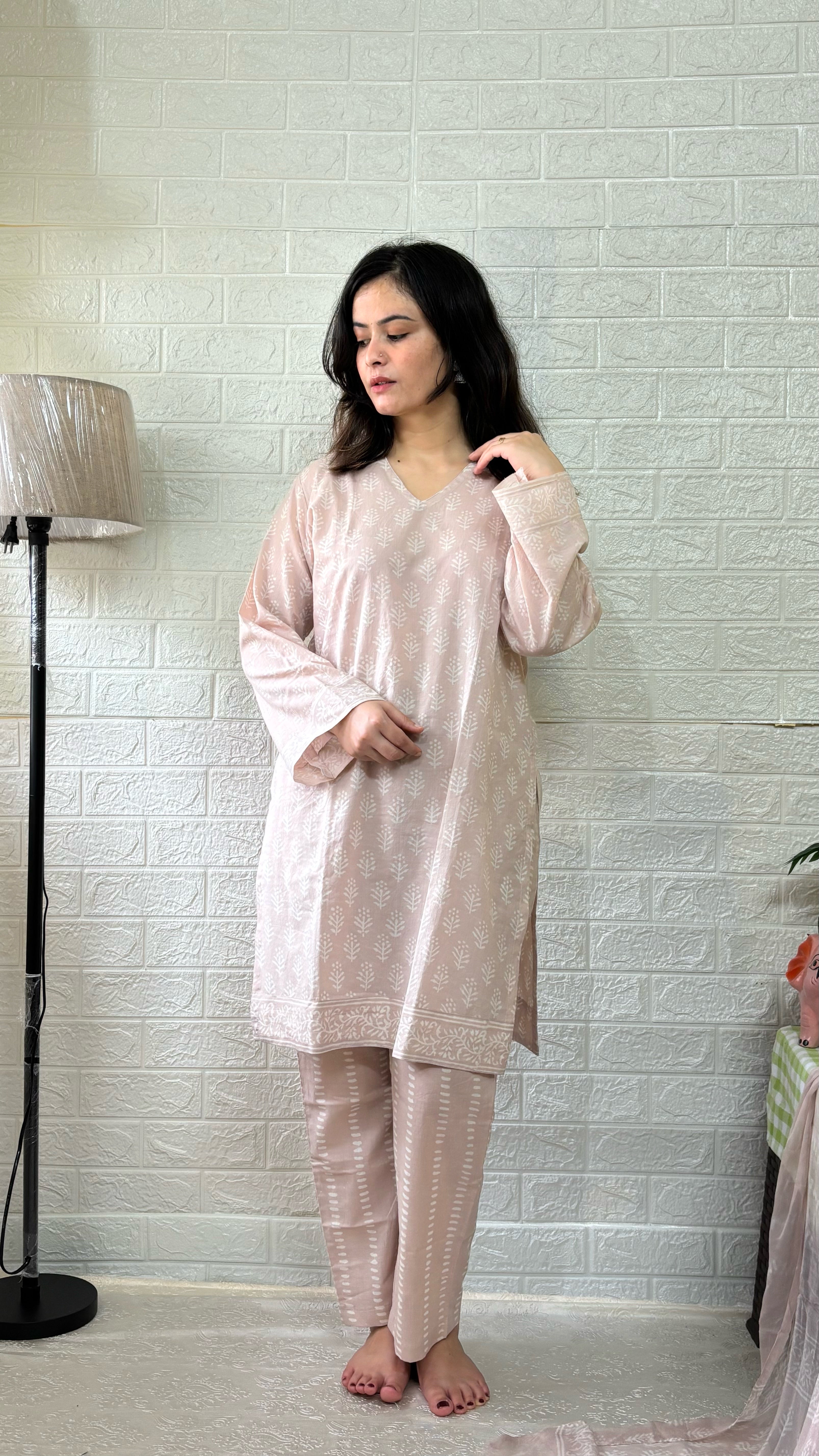 Vrinda Kurta Set With Chiffon Dupatta