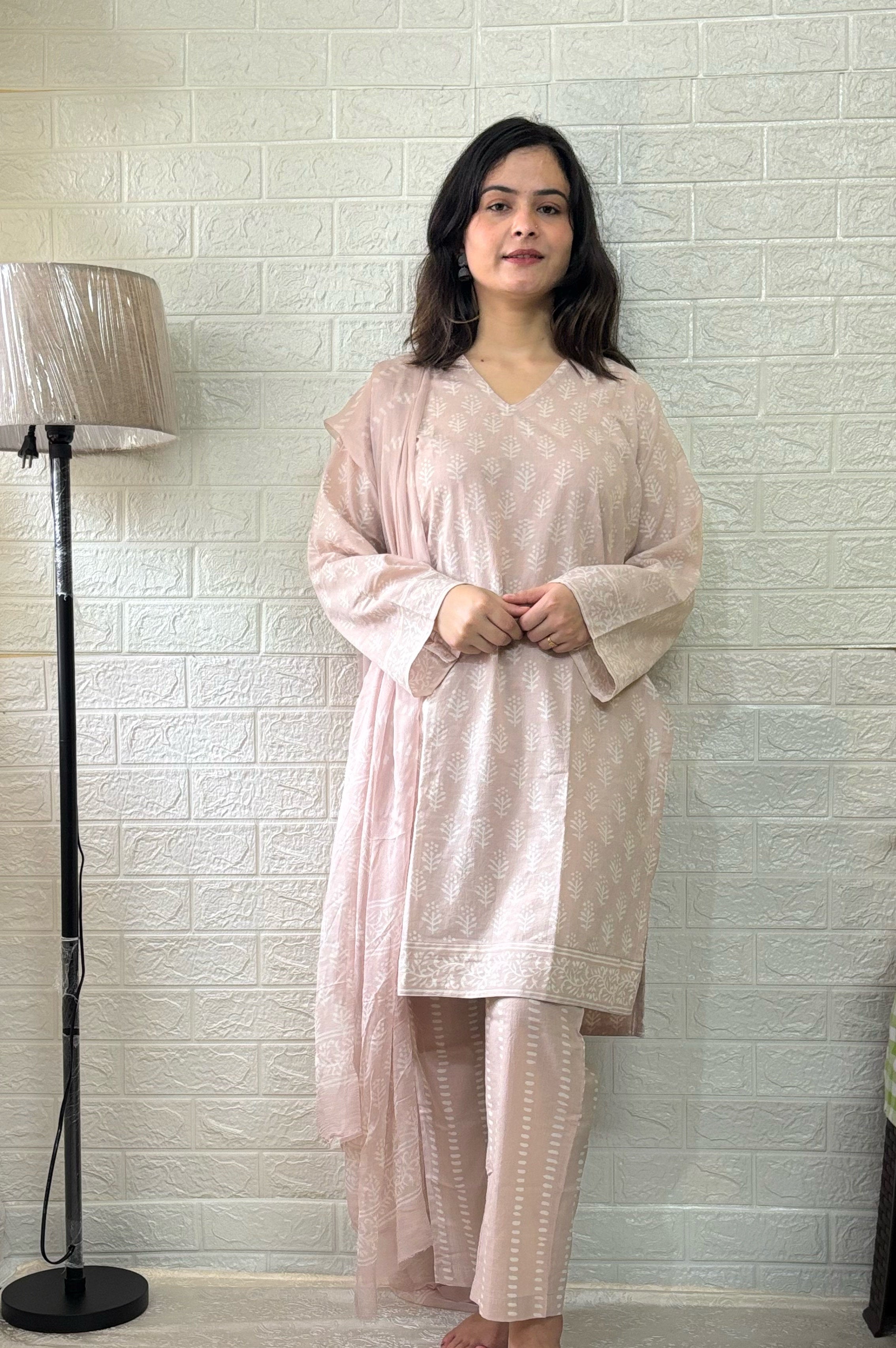 Vrinda Kurta Set With Chiffon Dupatta